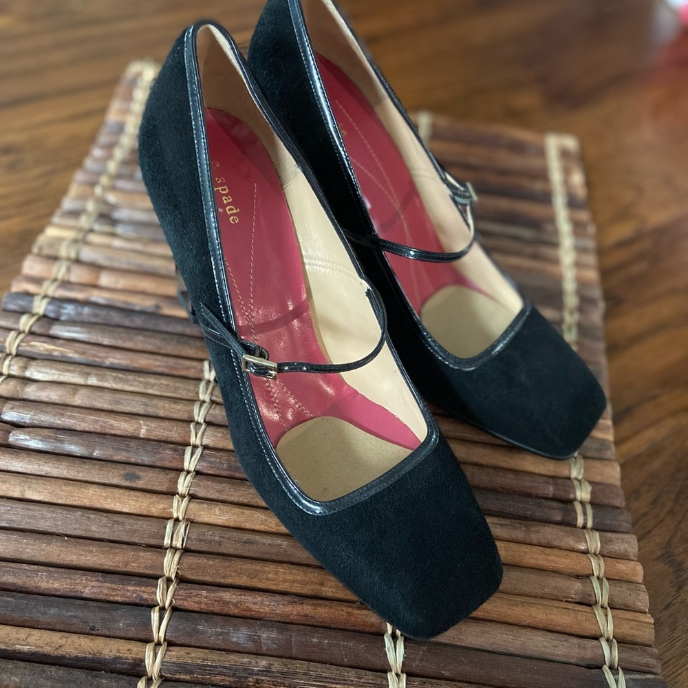 Kate spade. Suede Shiney patent leather heel&trim. Strap has stretch near buckle